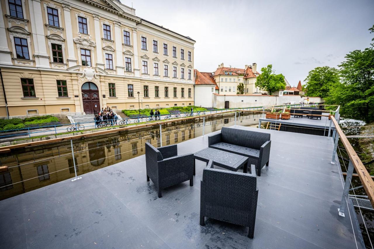 Rezidence Malse - Unikatni Apartmany Na Vode Ceske Budejovice Dış mekan fotoğraf