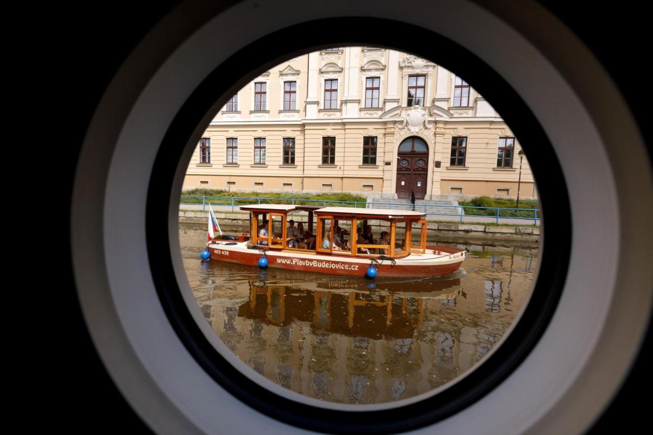 Rezidence Malse - Unikatni Apartmany Na Vode Ceske Budejovice Dış mekan fotoğraf